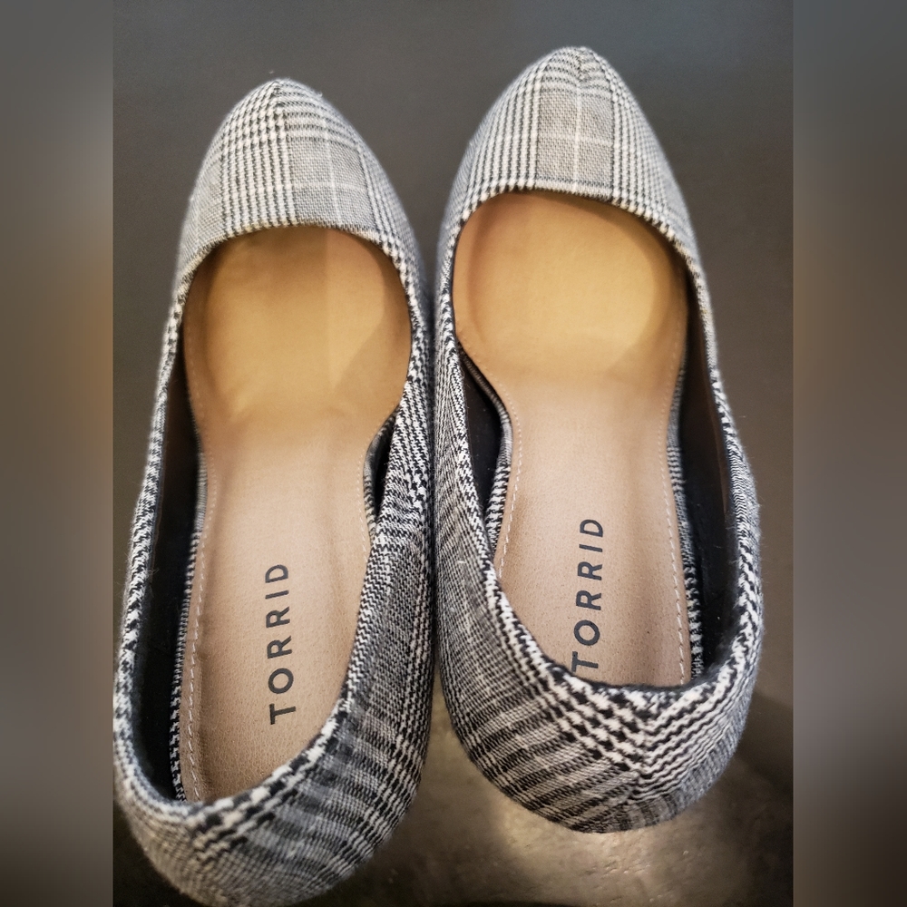 Torrid plaid pumps size 8 - Picture 3 of 5